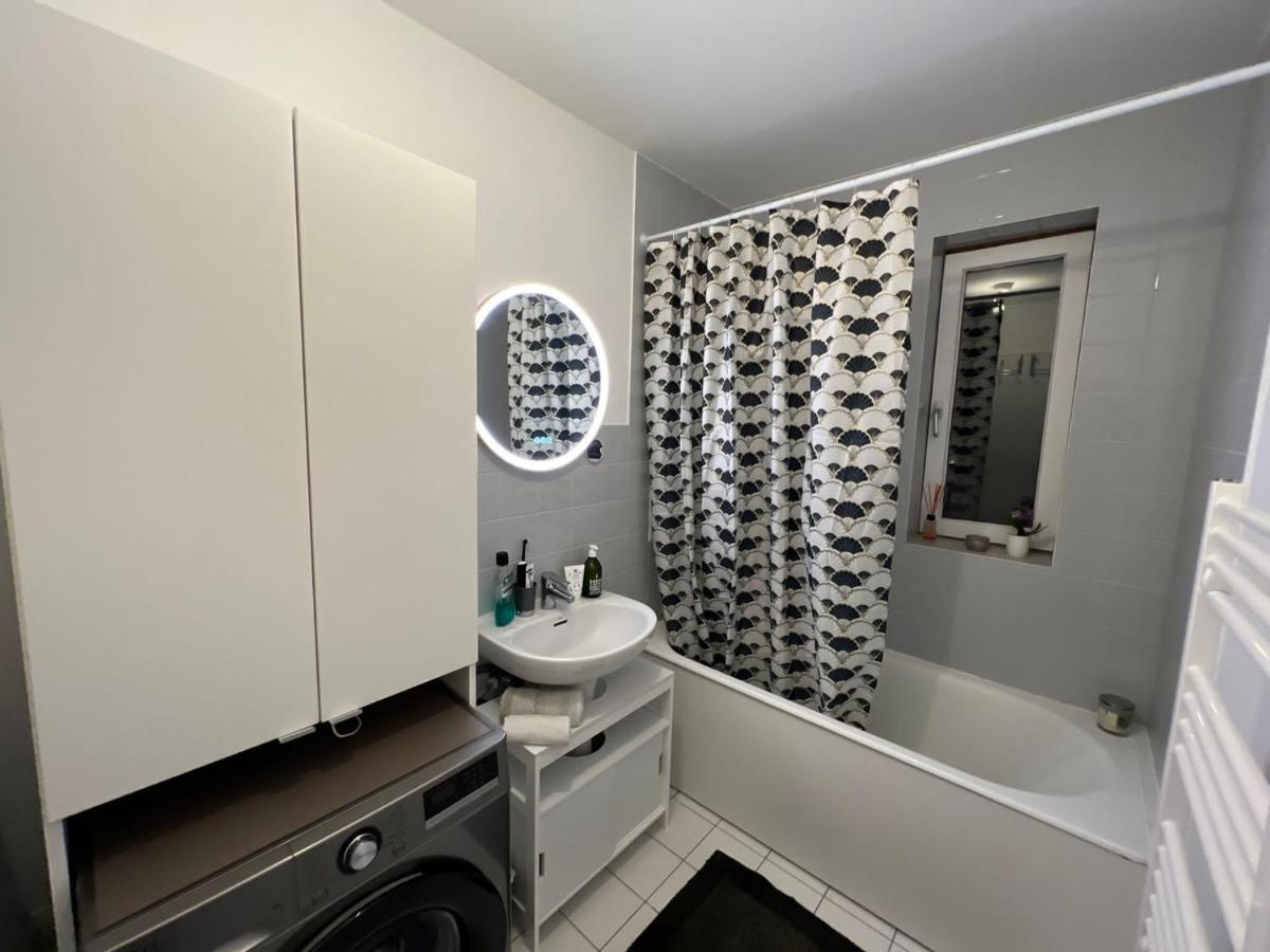 Entire Apartment With Terrace Παρίσι Εξωτερικό φωτογραφία